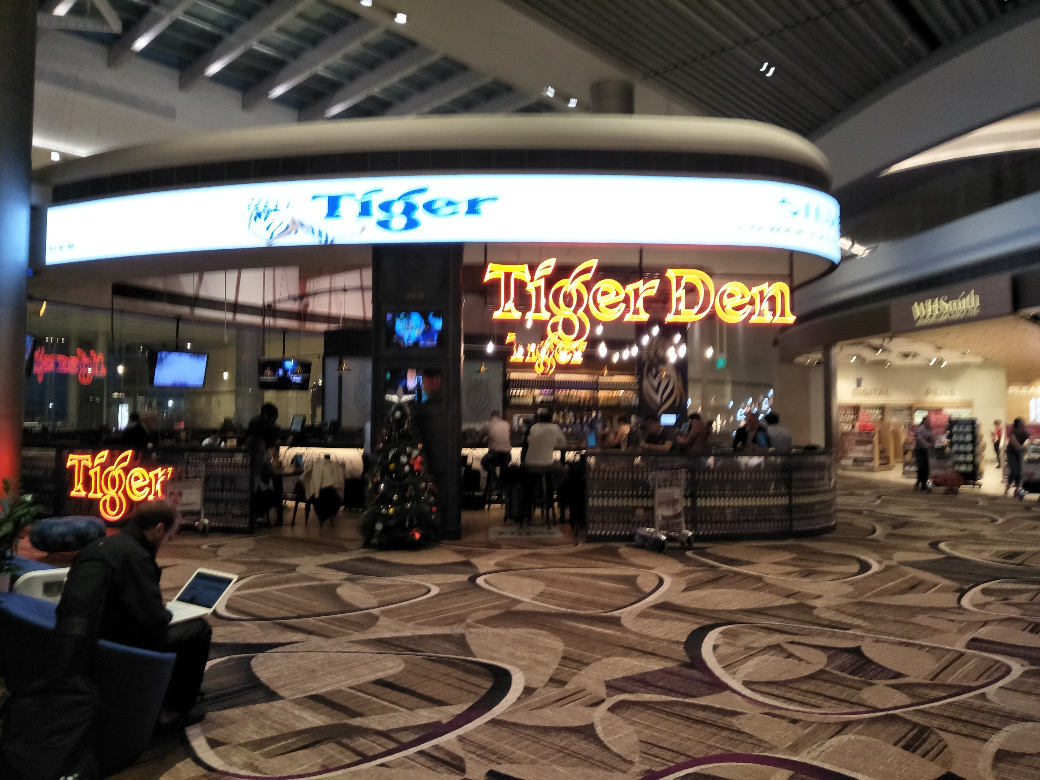 Tiger Beer Bar at Changi Airport Terminal 4